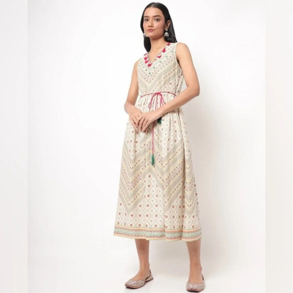 Fusion Cream V-Neck Fit & Flare Dress size Large - Picture 1 of 6